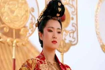 Tuyệt chiêu có được bầu ngực gợi cảm của các bà hoàng