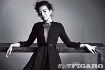 Triệu Vy hững hờ khoe nét đẹp thiếu nữ ở tuổi 36