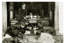 Bồi hồi ngắm bộ ảnh cực giá trị về nghề “gõ đầu trẻ” xưa 