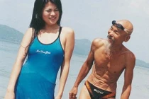 Truyện cười: Con thua cha... tán gái