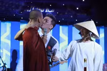 Vụ “khóa môi“: Bộ VHTTDL mời Mr.Đàm ra HN làm việc