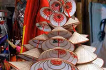 Nón lá của phụ nữ Việt lên báo Trung Quốc