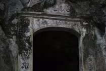 Khám phá kho xương khổng lồ tại chùa Nhẫm Dương