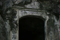 Khám phá kho xương khổng lồ tại chùa Nhẫm Dương