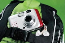 Cất trong tủ quần áo, máy ảnh dễ bị mốc