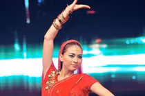 Ngô Thanh Vân ngồi ghế nóng “Thử thách cùng bước nhảy“