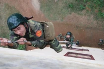 Xem lính “cận vệ thép” Việt Nam luyện tập