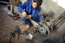 Thuê rèn đao kiếm dễ như... mua rau ở Hà Nội