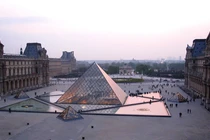 Huyền thoại về con số của quỷ ở Kim tự tháp Lourve