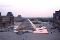 Huyền thoại về con số của quỷ ở Kim tự tháp Lourve