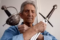 Bậc thầy kiếm pháp trong Star Wars qua đời ở tuổi 89