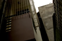 Phong thủy: Hóa giải khe hở đối diện cửa nhà