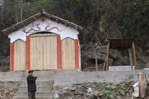 Chuyện lạ ngôi miếu ai “phạm” đều bị điên