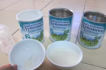 Phát hiện cặn đen trong sữa bột cho trẻ sơ sinh