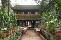 Kỳ lạ chùa đạn bắn không trúng, nước lũ không tới thềm