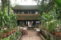 Kỳ lạ chùa đạn bắn không trúng, nước lũ không tới thềm