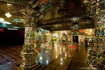 Độc đáo ngôi đền được bao phủ bằng kính