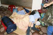 Vụ con “vứt” bố ra đường: Mẹ chồng “kể tội” nàng dâu