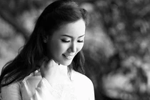 Á hậu Thùy Trang “cổ kính” với áo dài