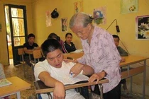 Cụ bà 80 tuổi vẫn “đứng lớp“