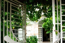 Phong Thủy: Hóa giải đường dốc đâm thẳng vào cửa chính