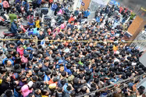 Hỗn loạn tiêm vắc xin dịch vụ tại Hà Nội