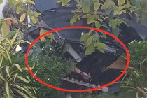 Ô tô bẹp dúm sau tai nạn, 3 người tử vong bên trong