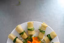 Đổi món với măng cuộn thịt hấp