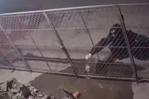 Video: Nghi vấn đổ xăng đốt nhà hàng xóm vì mâu thuẫn cá nhân