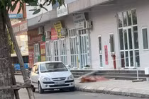 1 người phụ nữ rơi từ tầng 16 xuống đất tử vong