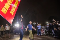 Người dân Sơn Lôi mừng như "đi hội" sau khi được dỡ bỏ cách ly