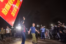 Người dân Sơn Lôi mừng như "đi hội" sau khi được dỡ bỏ cách ly