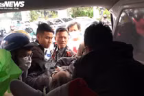 Xe cứu thương của ông Đoàn Ngọc Hải lần đầu chở người tai nạn đi cấp cứu