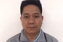 Đám cưới đốt pháo đỏ đường ở Hà Nội: Thêm một người ra đầu thú