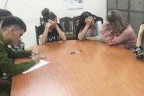 4 hot girl góp tiền cùng nhau mua ma túy 'đập đá'