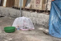 Phát hiện bé sơ sinh đã tử vong ở ven đường quốc lộ