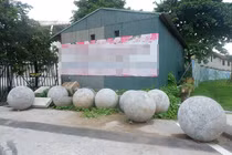 Hàng chục quả bóng xích khổng lồ sân Mỹ Đình giờ ra sao?