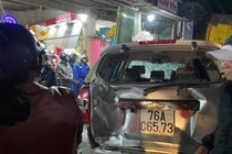 Hiện trường vụ hai ô tô lao vào nhà dân khiến 3 người tử vong