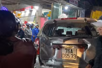 Hiện trường vụ hai ô tô lao vào nhà dân khiến 3 người tử vong