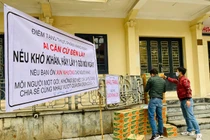 Tạm dừng phát đồ ăn từ thiện "Ai cần cứ đến lấy.."