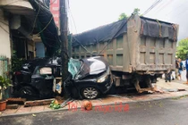 Video: Kinh hoàng phút xe ben tông nát bét ôtô con sang đường ẩu