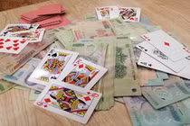 Đánh bạc, 4 cán bộ xã ở Điện Biên bị cách chức