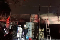 Hàng loạt quán gần Trường đại học Công nghiệp Hà Nội cháy lớn