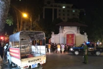 Sập thang lắp kính 4 người chết ở Hà Nội: Ai thuê 4 công nhân?