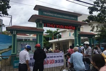 Tiểu học Phước Long 1 bớt xén suất ăn: Điểm mặt loạt trường “ăn bẩn“