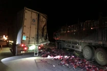 Xe đầu kéo va chạm với xe container, tài xế nguy kịch