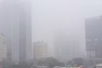 Hà Nội chìm trong sương mù "đặc quánh" như Sa Pa: Bình thường hay bất thường? 