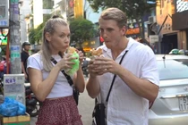 Video: Khách Tây nói gì về bánh mì lọt top món ăn đường phố hấp dẫn?