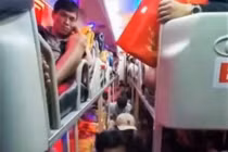 Phát hiện xe khách "nhét" 82 người trên xe 40 chỗ dịp Tết 