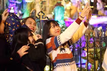 Người dân nô nức đổ về Nhà thờ Lớn Hà Nội dịp cận Giáng sinh